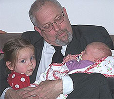 Portait of Arend Victorie with his two grand-daughters