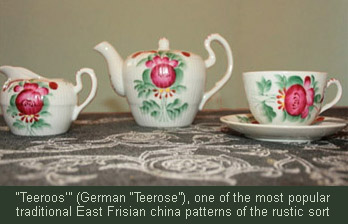 "Teeroos'" (German "Teerose"), one of the most popular traditional East Frisian china patterns of the rustic sort